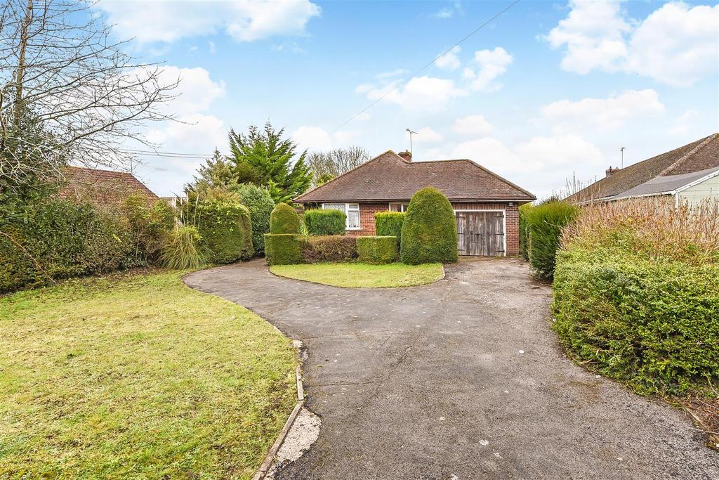 Astor Crescent, Ludgershall, Andover 4 bed detached bungalow £400,000