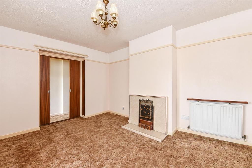 Astor Crescent, Ludgershall, Andover 4 bed detached bungalow £400,000