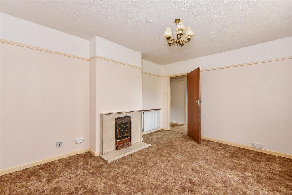Astor Crescent, Ludgershall, Andover 4 bed detached bungalow £400,000