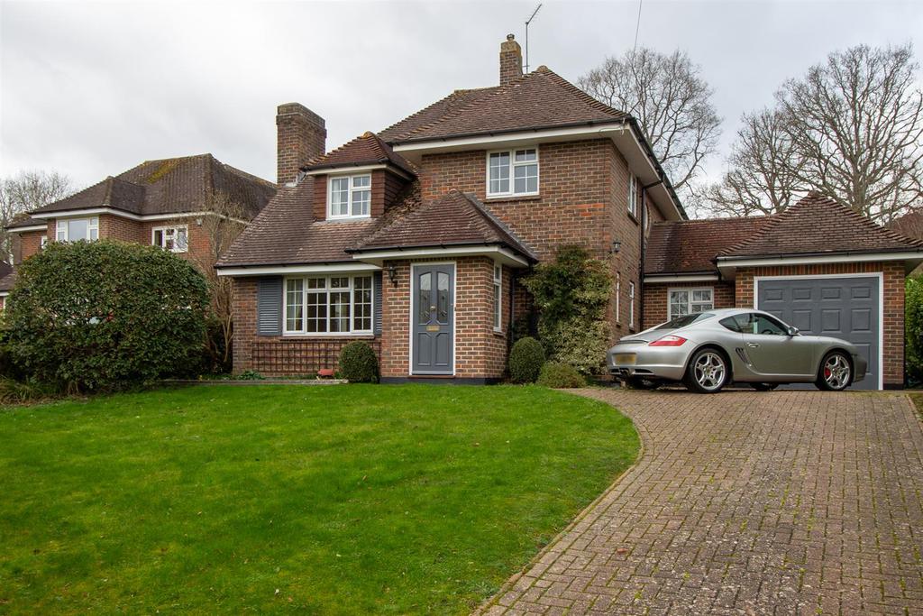 Lucastes Lane, Haywards Heath 3 bed property £2,250 pcm (£519 pw)