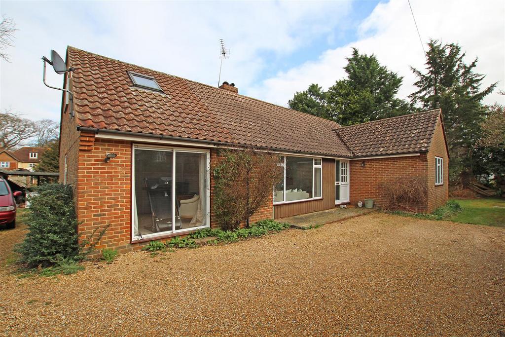 West Broyle Drive, West Broyle, Chichester 3 bed detached bungalow for