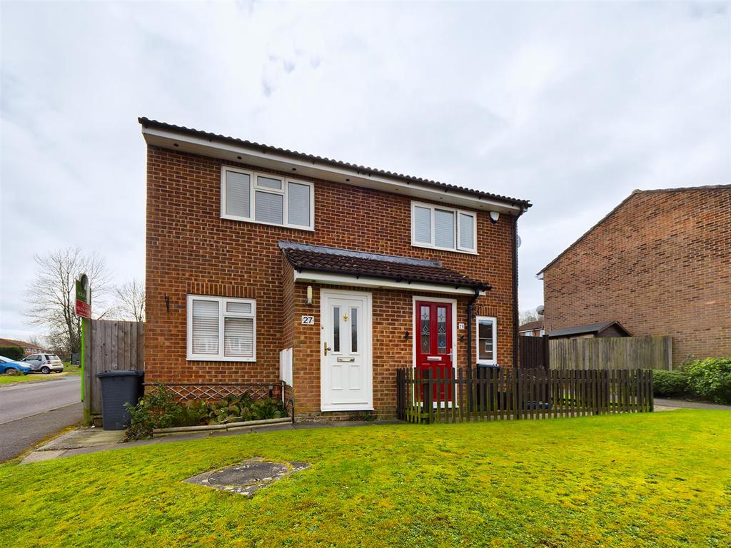 Ellington Drive, Basingstoke 2 bed semidetached house £290,000