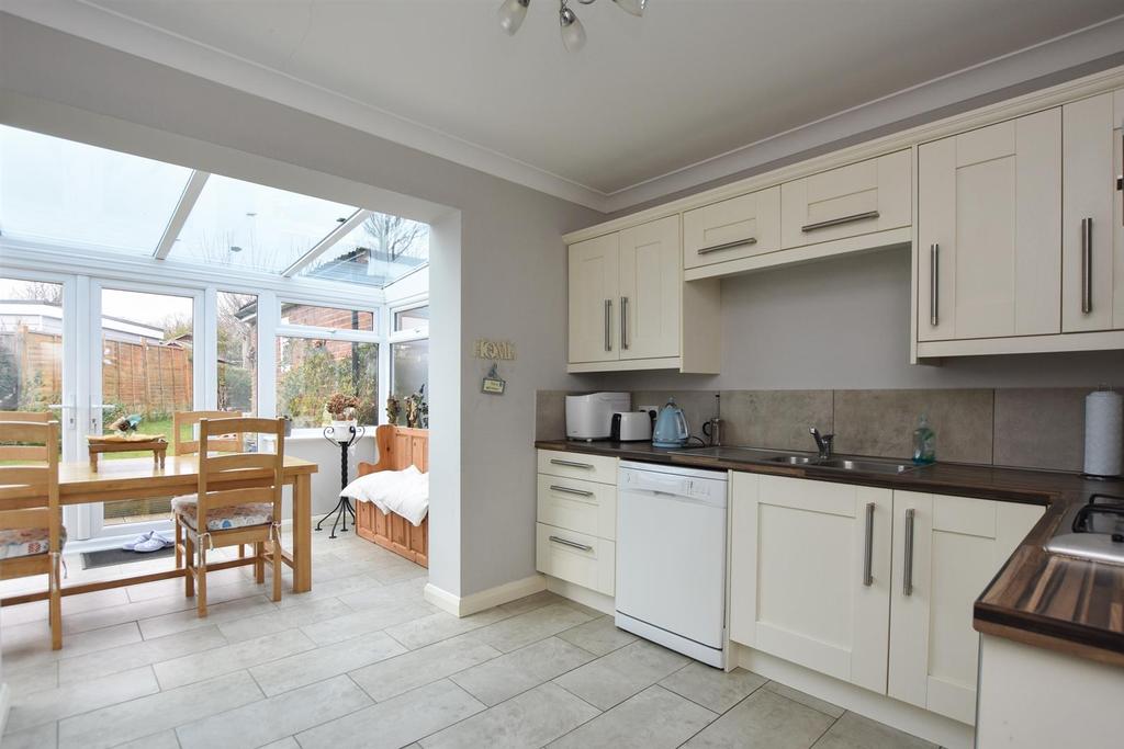 Parkstone Road, Hastings 2 bed detached bungalow £400,000