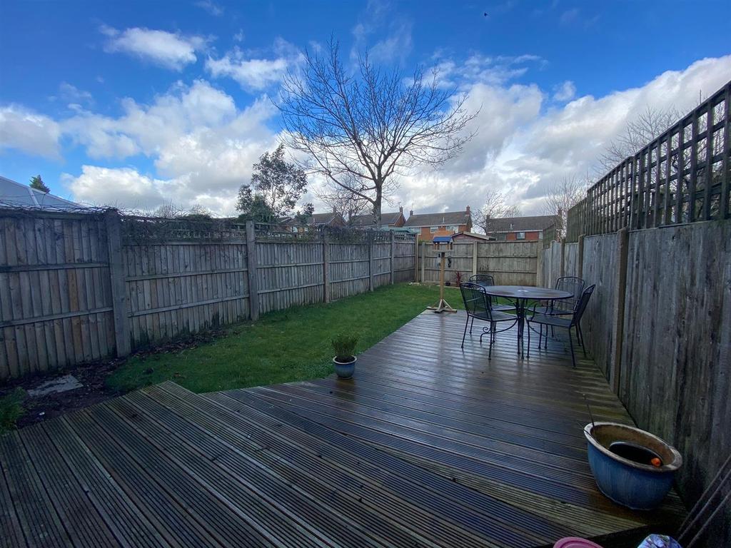 Chestnut Mews, Berry Hill, Mansfield 2 bed terraced house £700 pcm (£