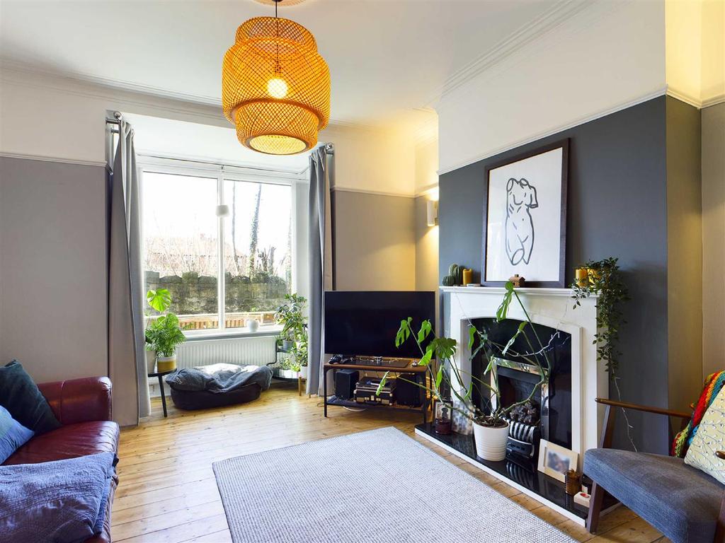 Percy Avenue, Cullercoats 2 bed terraced house £235,000