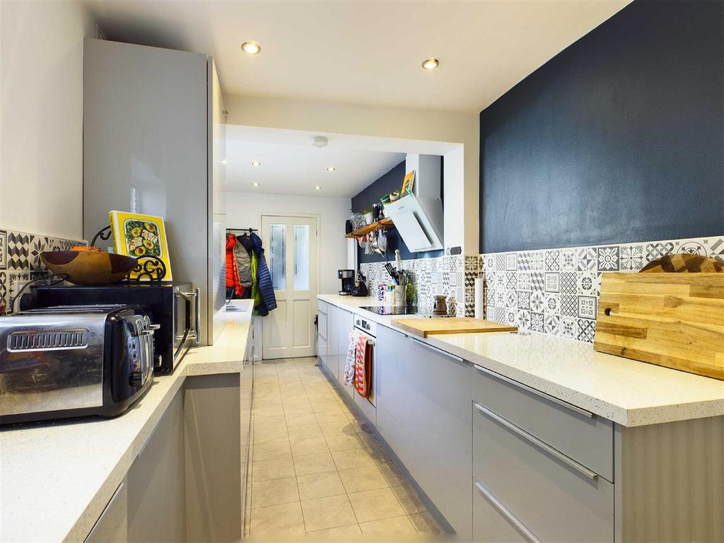 Percy Avenue, Cullercoats 2 bed terraced house £235,000
