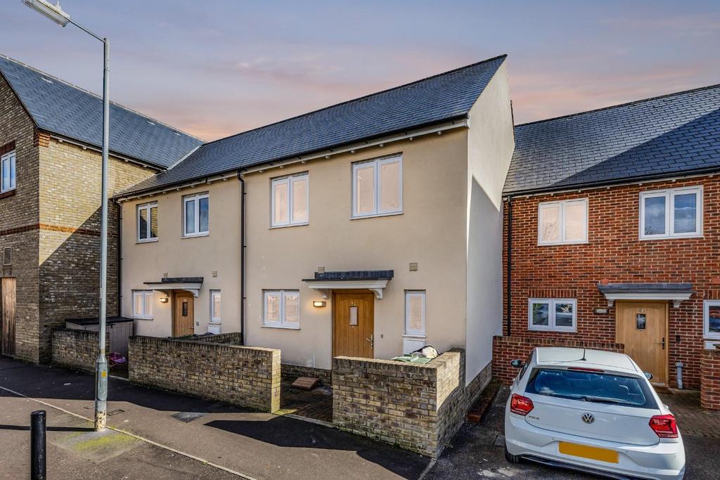 b Road, Flitch Green, Dunmow 3 bed terraced house £1,550 pcm (£358 pw)