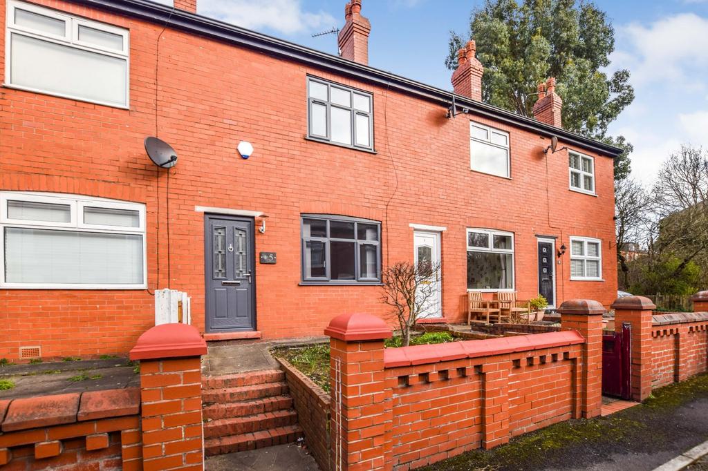 Cleveland Avenue, Hyde, Manchester, SK14 2 bed terraced house £725