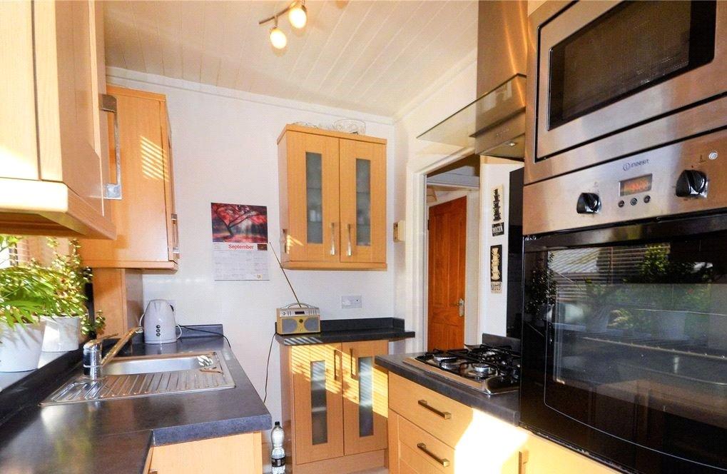 Buckingham Avenue, Whetstone, N20 2 bed apartment £1,500 pcm (£346 pw)