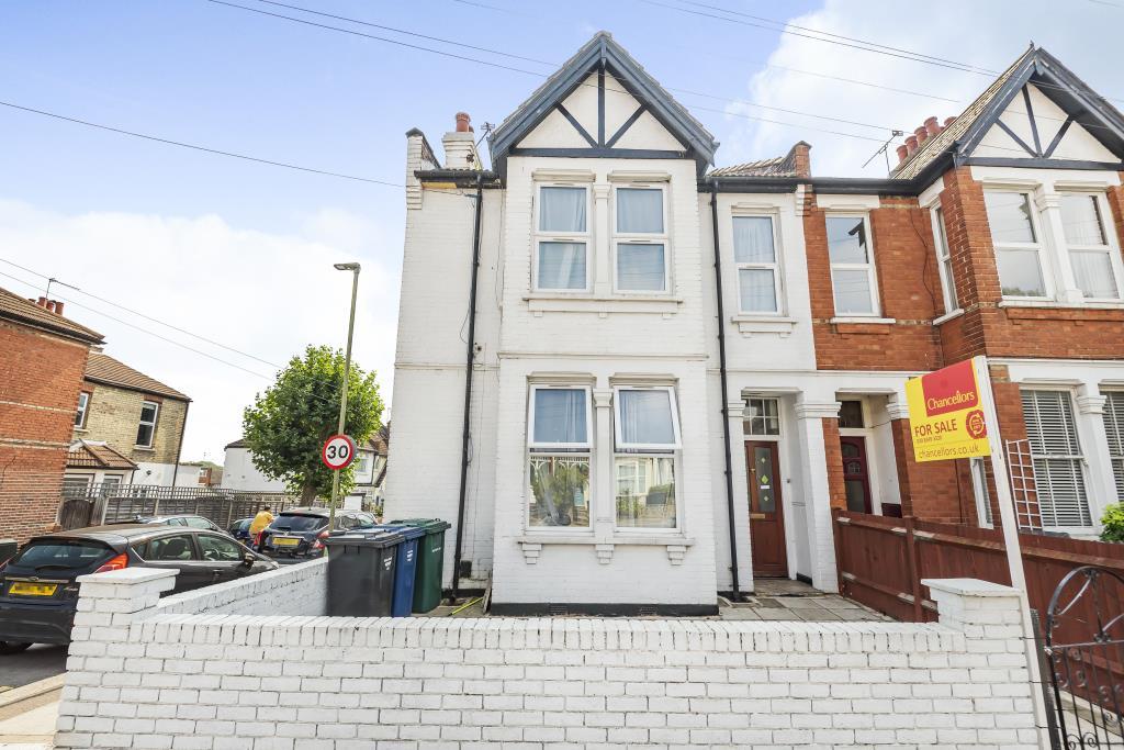 Squires Lane, Finchley, N3 4 bed end of terrace house £750,000