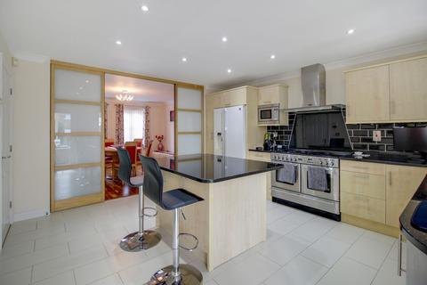 19 Grenadier Close, Shinfield, Reading, RG2 9EZ