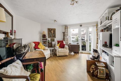 2 bedroom flat for sale, Shapland Way, Palmers Green, London, N13