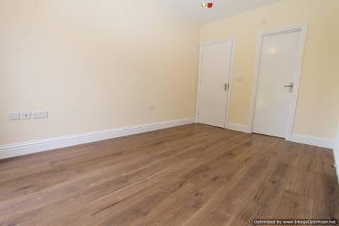 1 bedroom in a house share to rent - MORDEN, SM4