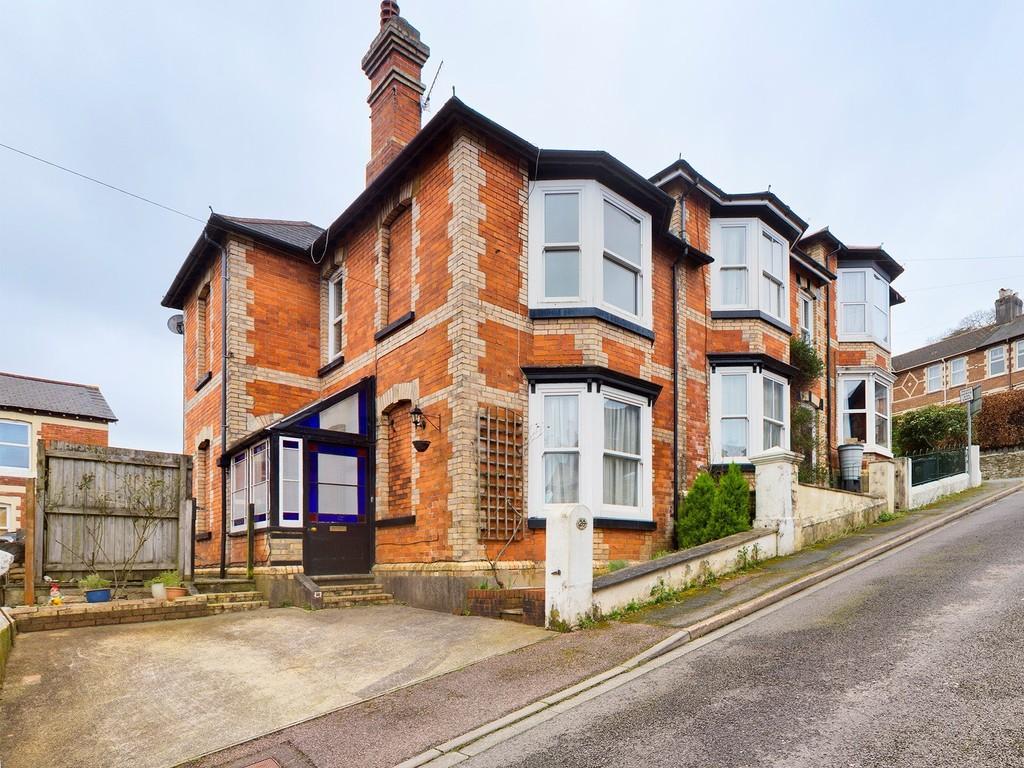 Gloucester Road, Newton Abbot 4 bed end of terrace house £300,000
