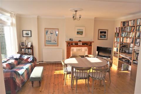 82 The Avenue, West Wickham, BR4 0DZ