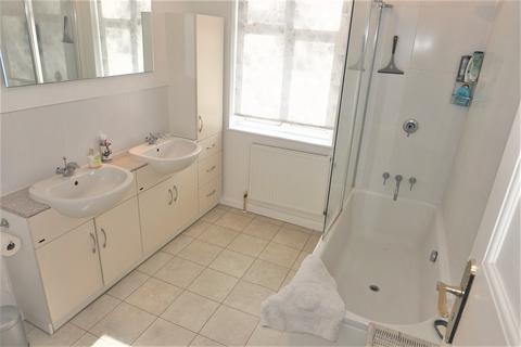 82 The Avenue, West Wickham, BR4 0DZ