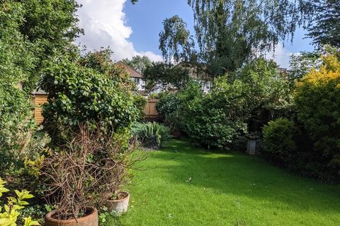 82 The Avenue, West Wickham, BR4 0DZ