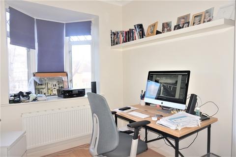 82 The Avenue, West Wickham, BR4 0DZ