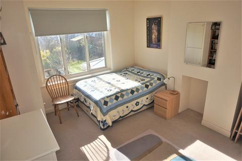 82 The Avenue, West Wickham, BR4 0DZ