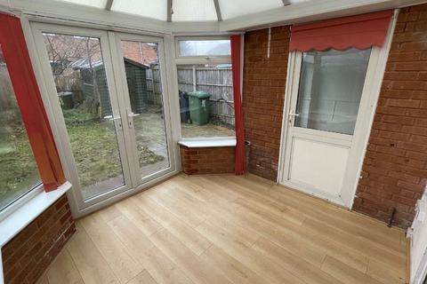 3 bedroom terraced house to rent, Matlock Close, Walsall WS3