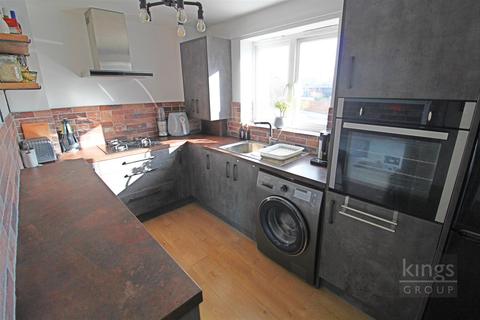 Flat 5, 31b Eastway, London, E9 5JQ