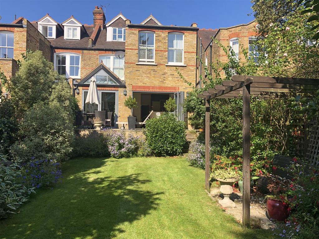 Dunmore Road, West Wimbledon, SW20 5 bed house
