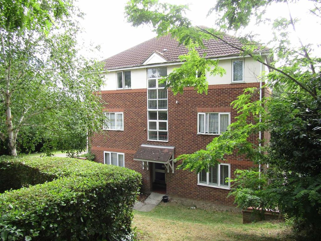 Ashford Court, Overcliff Road, Little Thurrock 1 bed flat £775 pcm (£