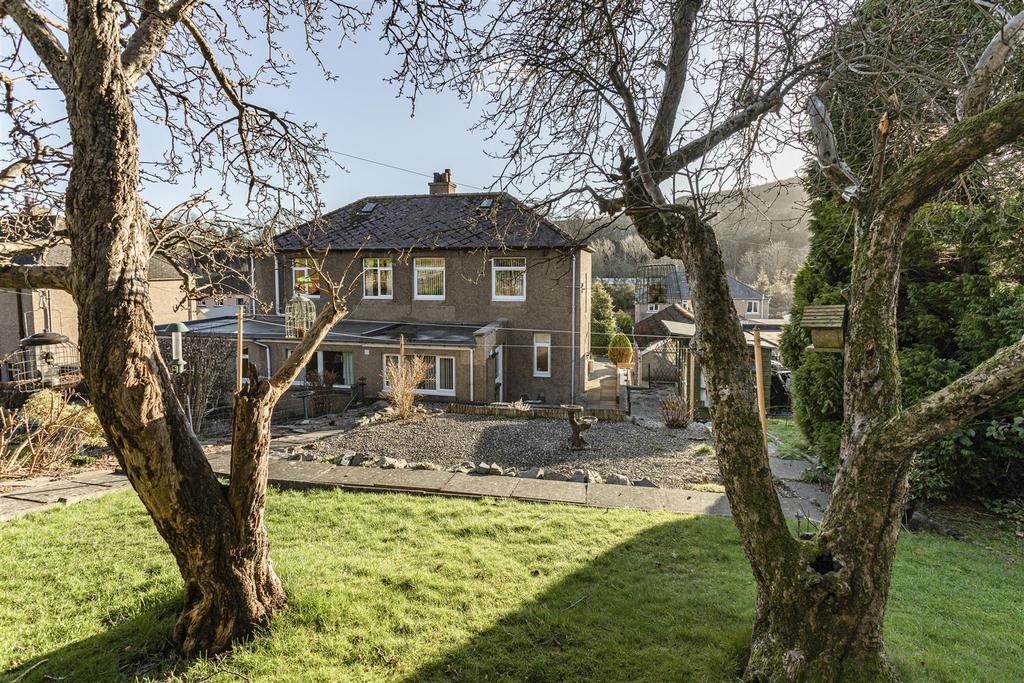 11 Glenfield Avenue, Galashiels 3 bed semidetached house £200,000