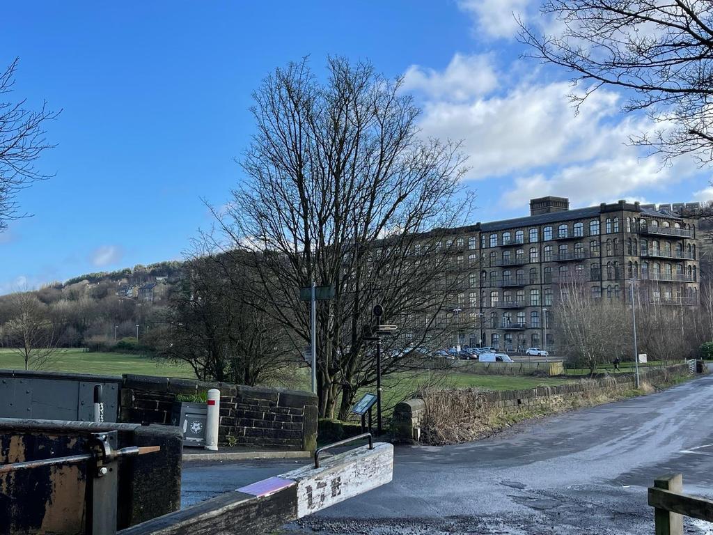 Low Westwood Lane, Linthwaite, Huddersfield 1 bed apartment for sale
