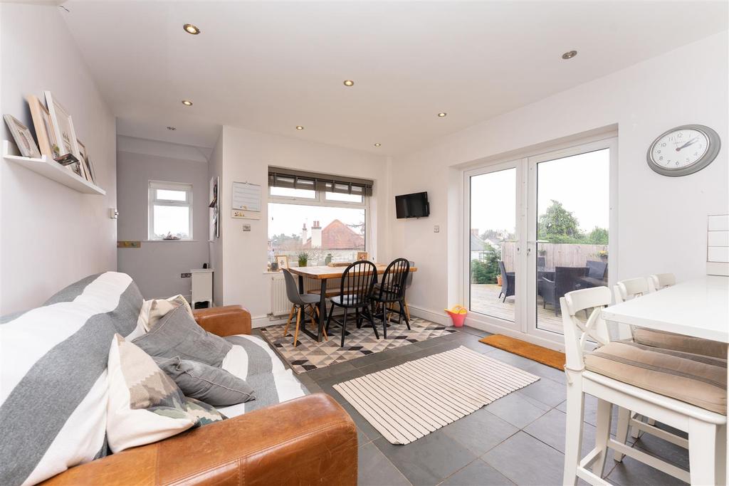 Hillside Road, Heswall, Wirral 3 bed semidetached house £425,000