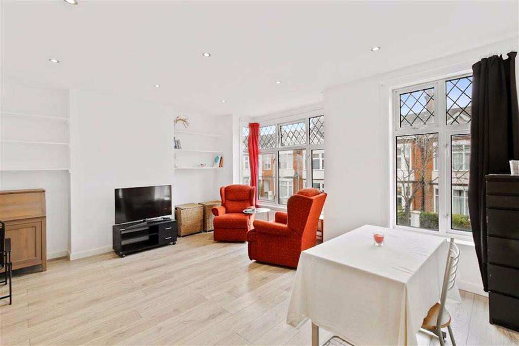 Royston Road, Penge, London 2 bed flat £400,000
