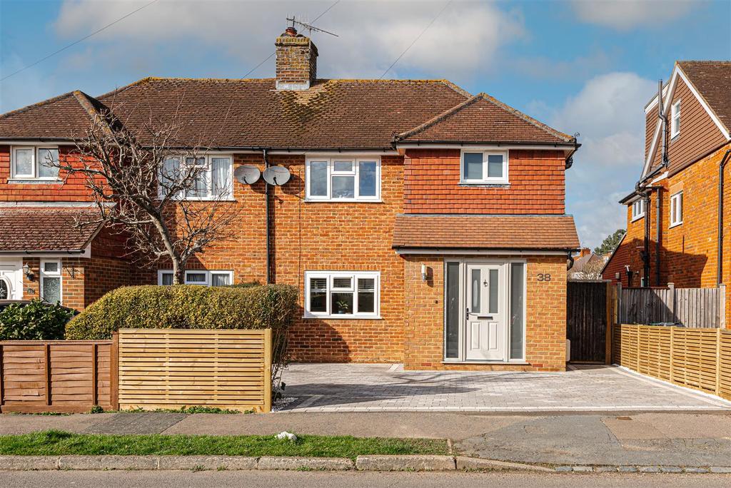 Hitchings Way, Reigate 4 bed semidetached house £650,000