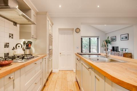 14 Ailsa Avenue, Twickenham, TW1 1NG