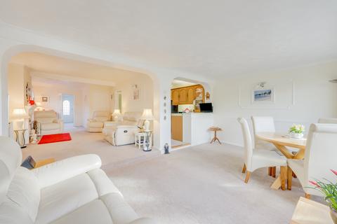 41 Ferry Road, Hullbridge, Hockley, SS5 6DN