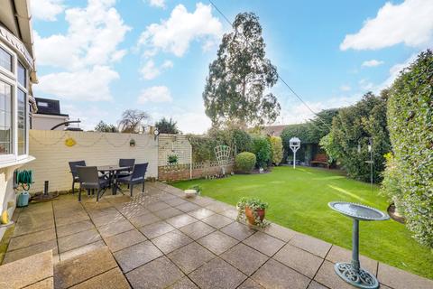 41 Ferry Road, Hullbridge, Hockley, SS5 6DN