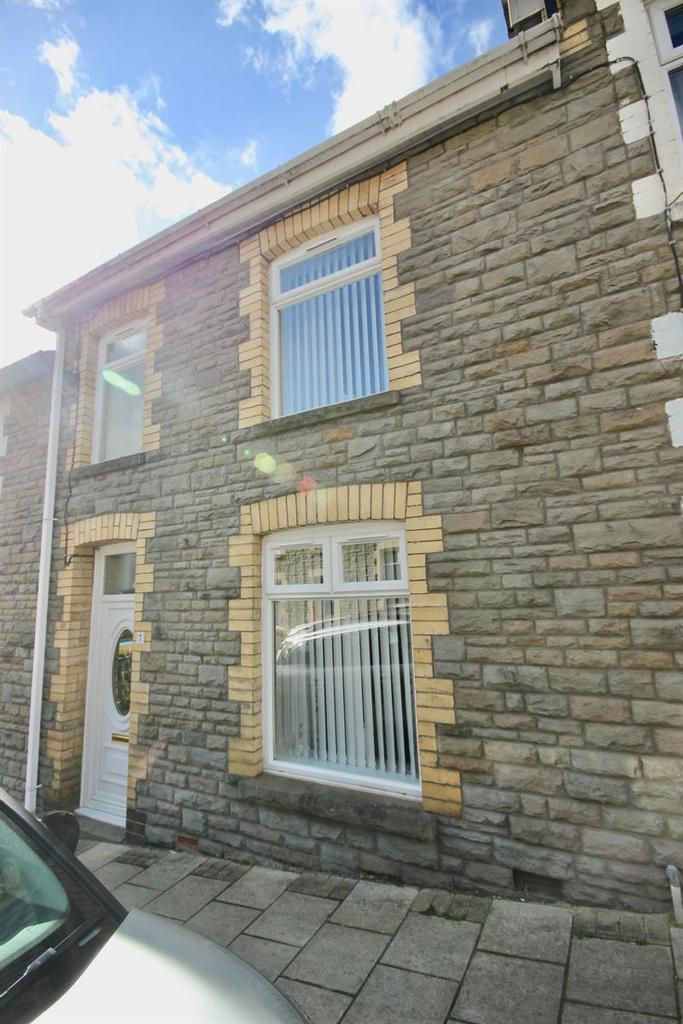 Mill Street, Cwmfelinfach, Ynysddu, Newport 3 bed terraced house £140,000