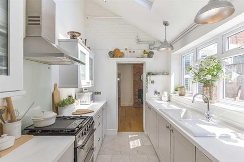 14 Beaconsfield Place, Epsom, KT17 4BD