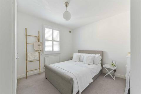 14 Beaconsfield Place, Epsom, KT17 4BD