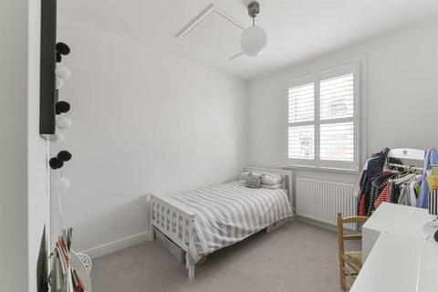 14 Beaconsfield Place, Epsom, KT17 4BD