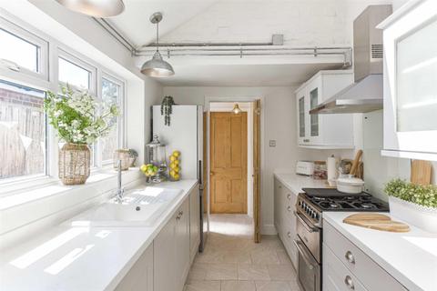 14 Beaconsfield Place, Epsom, KT17 4BD