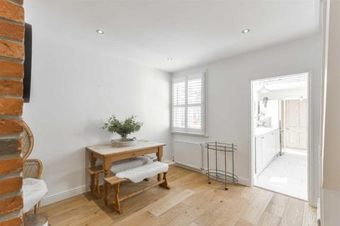 14 Beaconsfield Place, Epsom, KT17 4BD