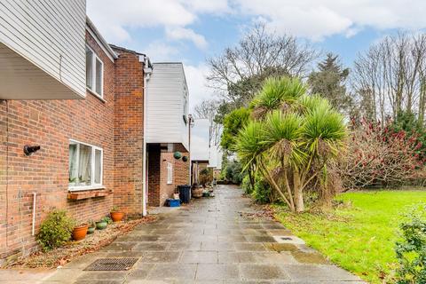 23, Tudor Court Castle Way, Feltham, TW13 7QQ