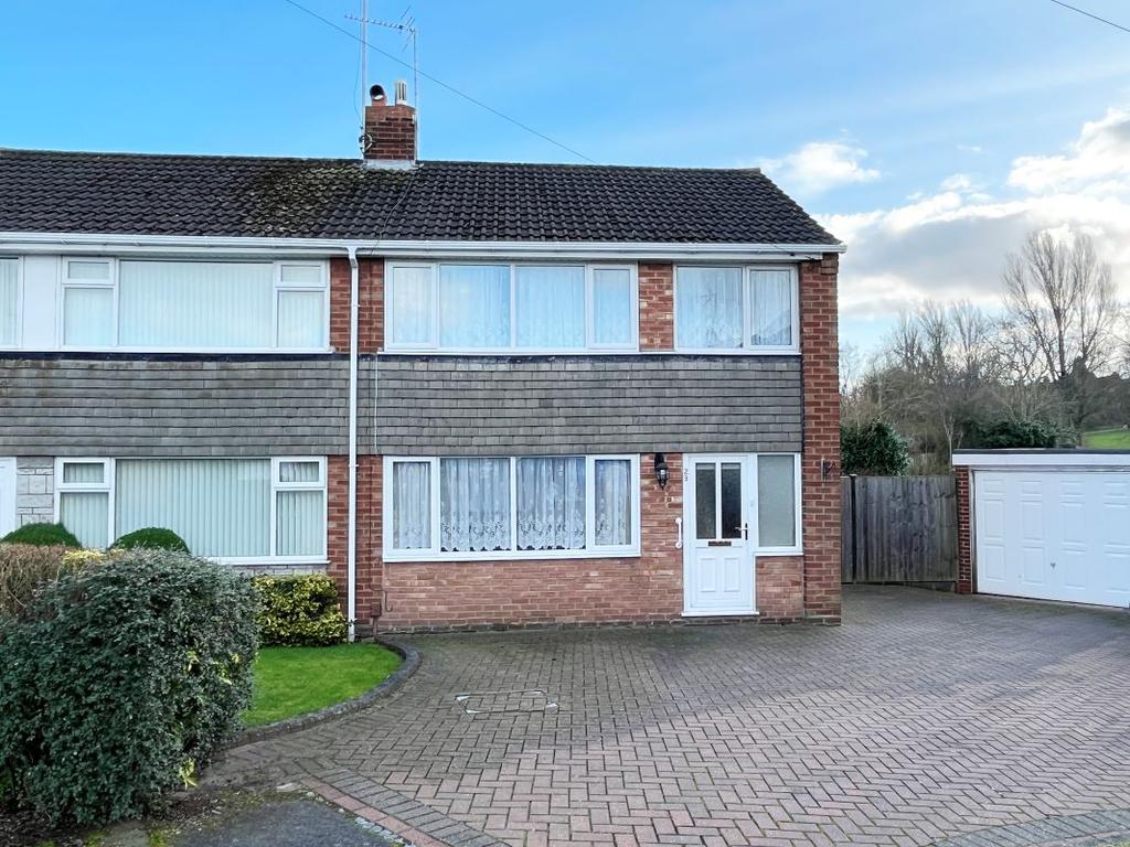23 Lynbrook Close, Dudley, DY2 9HE 3 bed semidetached house £95,000
