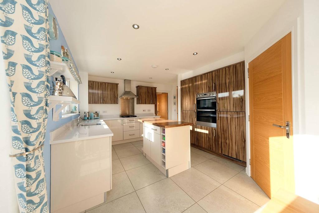 104 Easter Langside Drive, DALKEITH... 4 bed detached house £320,000