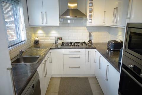 25 Roebuck Close, Feltham, TW13 7DE