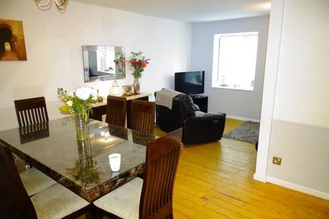25 Roebuck Close, Feltham, TW13 7DE