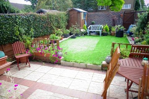 25 Roebuck Close, Feltham, TW13 7DE
