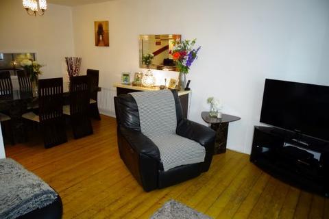 25 Roebuck Close, Feltham, TW13 7DE