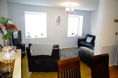 25 Roebuck Close, Feltham, TW13 7DE