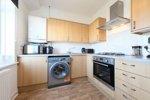 24 Broomlea Crescent, Edinburgh, EH12 7NR